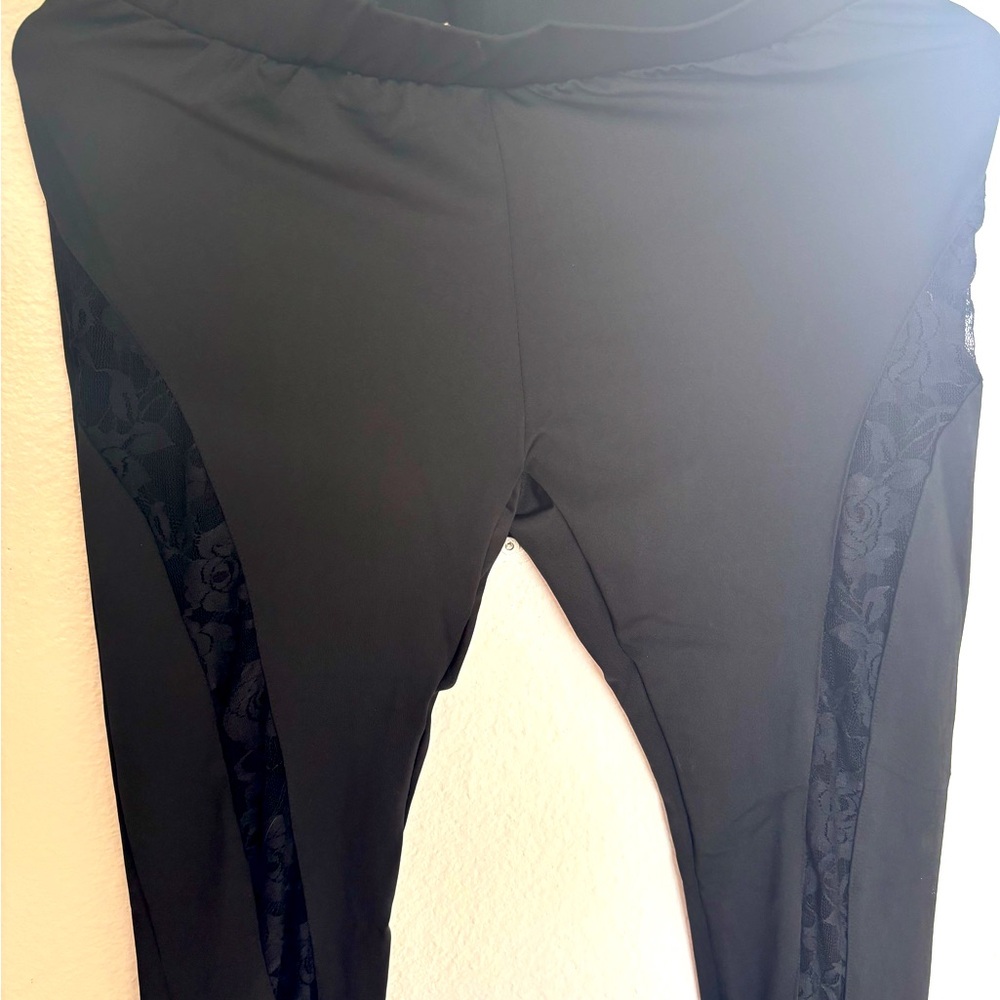 Beautiful tights with threaded pattern